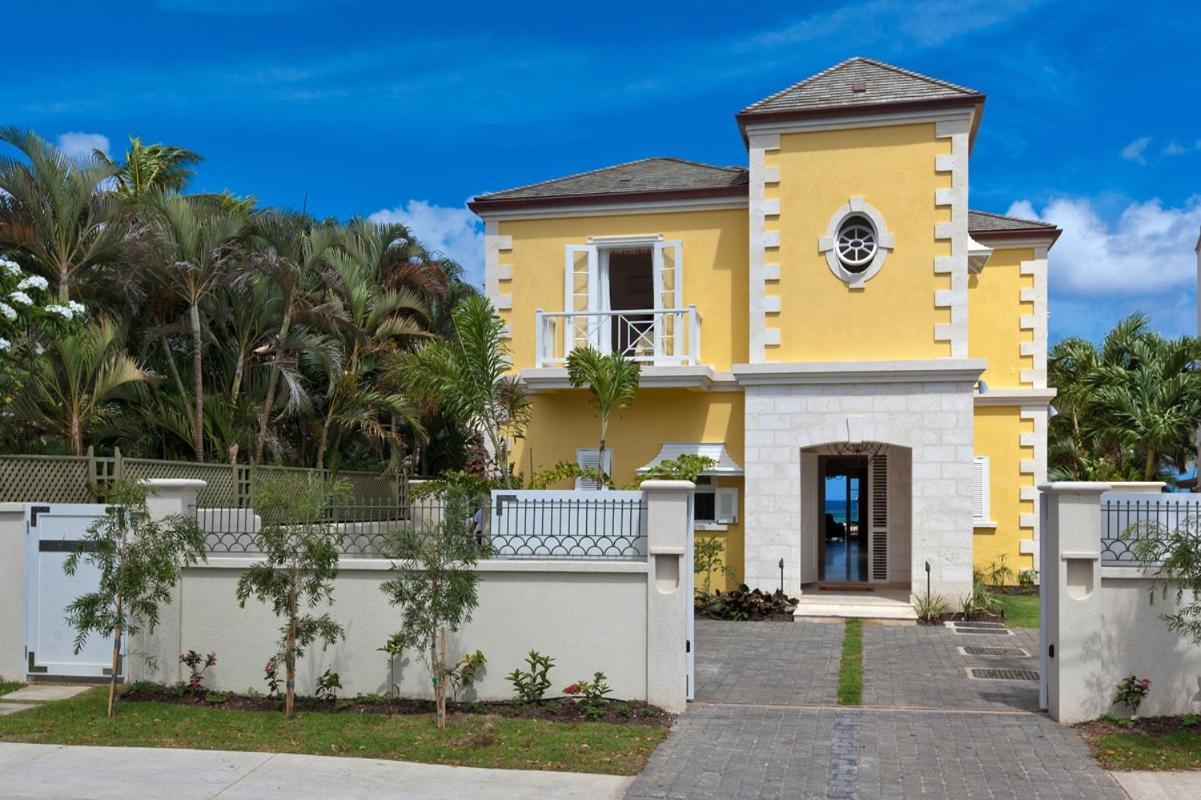 Stylish Beachfront Villa With Plunge Pool - Still Fathoms Villa Saint James Room photo